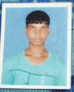 ट्रेन से गिरकर मजदूर की मौत,शव गुमला लाने की लगाई गुहार ट्रेन से गिरकर मजदूर की मौत,शव गुमला लाने की लगाई गुहार