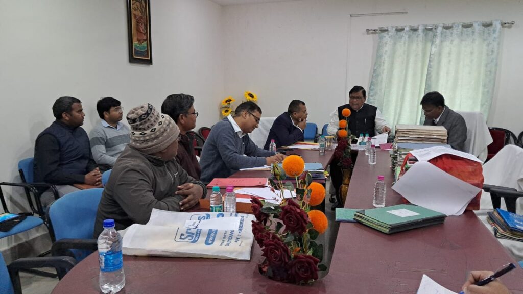 प्रमंडलीय आयुक्त दशरथ चन्द्र दास ने लातेहार उपायुक्त कार्यालय के संचिका एवं दस्तावेजों को खंगाला प्रमंडलीय आयुक्त दशरथ चन्द्र दास ने लातेहार उपायुक्त कार्यालय के संचिका एवं दस्तावेजों को खंगाला