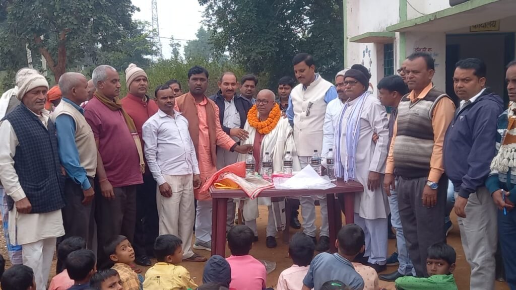 गढ़वा: उत्क्रमित मध्य विद्यालय के प्रधानाध्यापक का विदाई समारोह का आयोजन, भाउक हुई बच्चे एवं शिक्षक। गढ़वा: उत्क्रमित मध्य विद्यालय के प्रधानाध्यापक का विदाई समारोह का आयोजन, भाउक हुई बच्चे एवं शिक्षक।