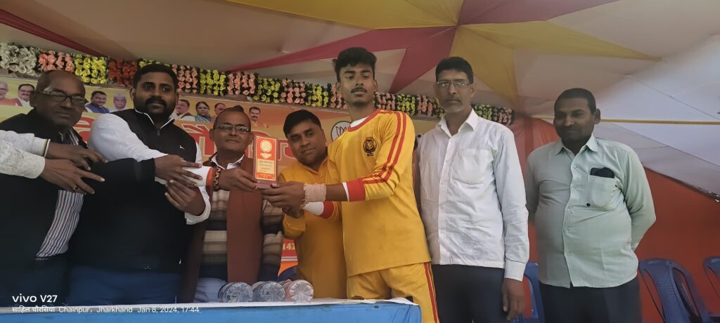 स्वर्गीय अनिल चौरसिया राज्य स्तरीय फुटबाल टूर्नामेंट के पहले सेमीफाइनल में आज बक्सर और सोनभद्र का मुकाबला 3:00 बजे से स्वर्गीय अनिल चौरसिया राज्य स्तरीय फुटबाल टूर्नामेंट के पहले सेमीफाइनल में आज बक्सर और सोनभद्र का मुकाबला 3:00 बजे से