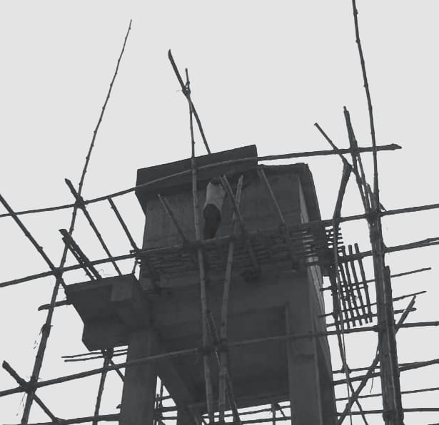 विचौलिये द्वारा जल मीनार कार्य में बरती गई आनिमियता विचौलिये द्वारा जल मीनार कार्य में बरती गई आनिमियता