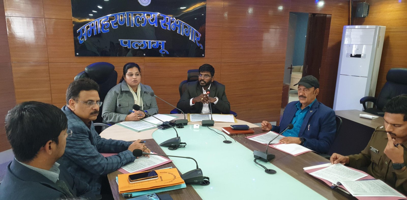 गणतंत्र दिवस का मुख्य समारोह पुलिस लाइन स्टेडियम में,पूर्वाह्न 09:05 बजे होगा झंडोतोलन गणतंत्र दिवस समारोह को लेकर प्रशासनिक/पुलिस पदाधिकारियों की हुई संयुक्त बैठक गणतंत्र दिवस का मुख्य समारोह पुलिस लाइन स्टेडियम में,पूर्वाह्न 09:05 बजे होगा झंडोतोलन गणतंत्र दिवस समारोह को लेकर प्रशासनिक/पुलिस पदाधिकारियों की हुई संयुक्त बैठक