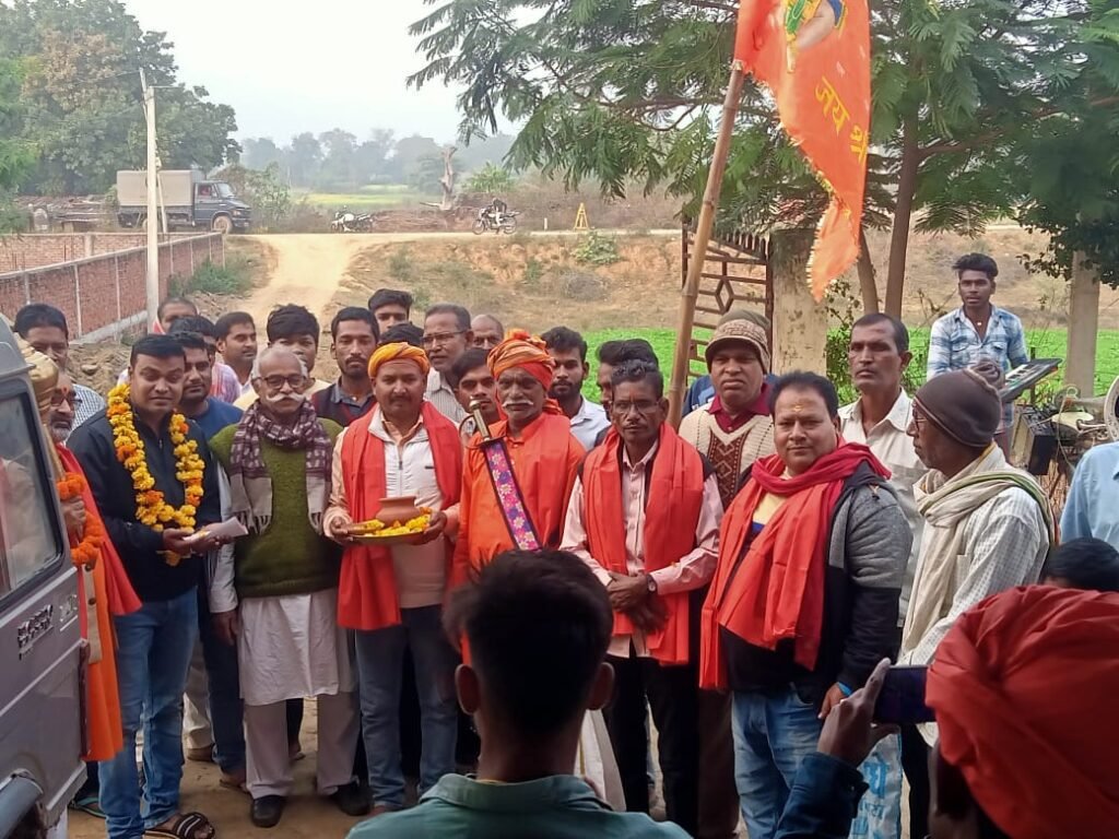 अयोध्या राम मंदिर से आए पूजित अक्षत व निमंत्रण पत्र का डोल बजे के साथ किया गया वितरण