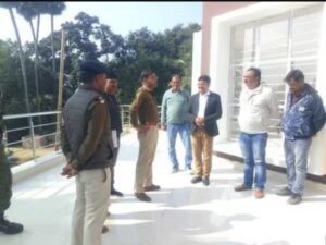 15 दिन में निर्माण कार्य पूरा कर भवन हैंडओवर करें संवेदक:एसपी