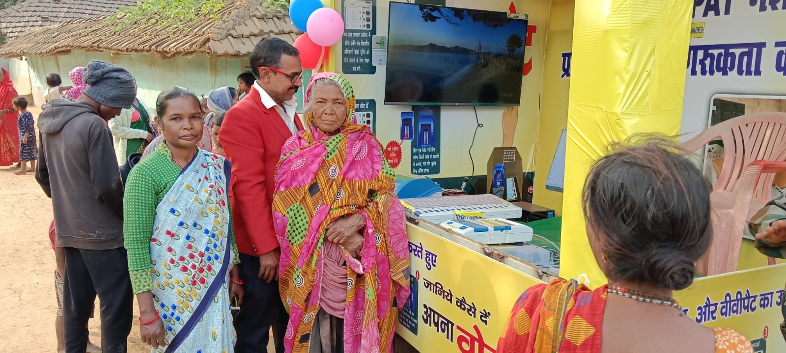 पंचायत स्तर पर चलाया गया इवीएम प्रशिक्षण तथा जागरूकता अभियान।