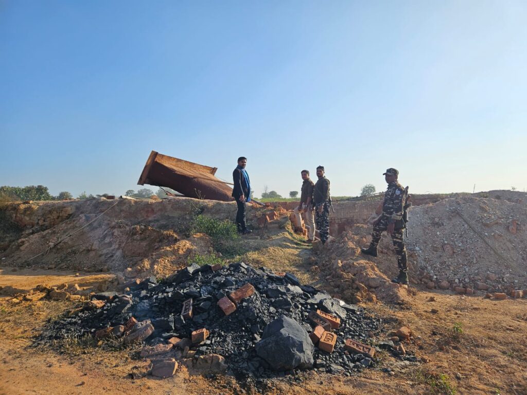 उपायुक्त शशि रंजन के निर्देश पर डीएमओ की कार्रवाई, एकेडी ब्रिक्स के संचालक बब्लू दुबे पर दर्ज करवायी प्राथमिकी उपायुक्त शशि रंजन के निर्देश पर डीएमओ की कार्रवाई, एकेडी ब्रिक्स के संचालक बब्लू दुबे पर दर्ज करवायी प्राथमिकी