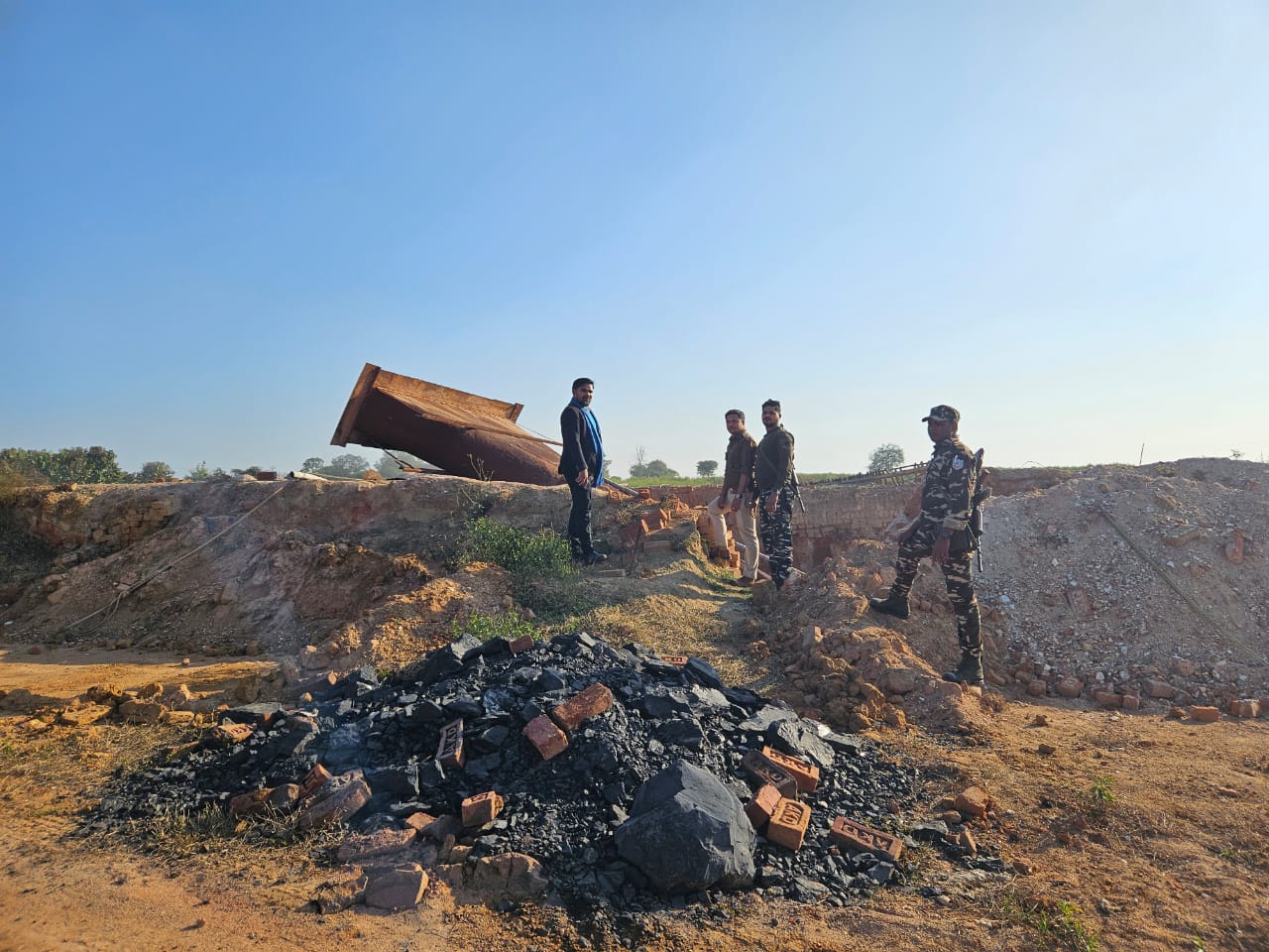 उपायुक्त शशि रंजन के निर्देश पर डीएमओ की कार्रवाई, एकेडी ब्रिक्स के संचालक बब्लू दुबे पर दर्ज करवायी प्राथमिकी