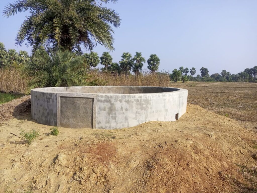 मुखिया एवं बिचौलिया द्वारा सिंचाई कूप निर्माण में बरती गयी व्यापक अनियमितता योजनाओं के नाम पर हो रहा है सरकारी राशि का दुरूपयोग मुखिया एवं बिचौलिया द्वारा सिंचाई कूप निर्माण में बरती गयी व्यापक अनियमितता योजनाओं के नाम पर हो रहा है सरकारी राशि का दुरूपयोग