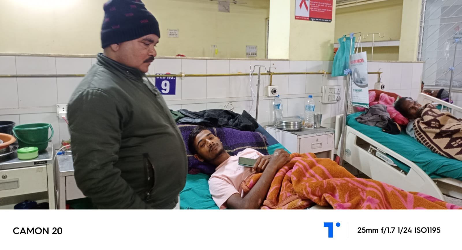 सड़क दुर्घटना में युवक का पैर तीन जगह टूटा,नहीं हो रहा है गरीबों के कारण ऑपरेशन सड़क दुर्घटना में युवक का पैर तीन जगह टूटा,नहीं हो रहा है गरीबों के कारण ऑपरेशन