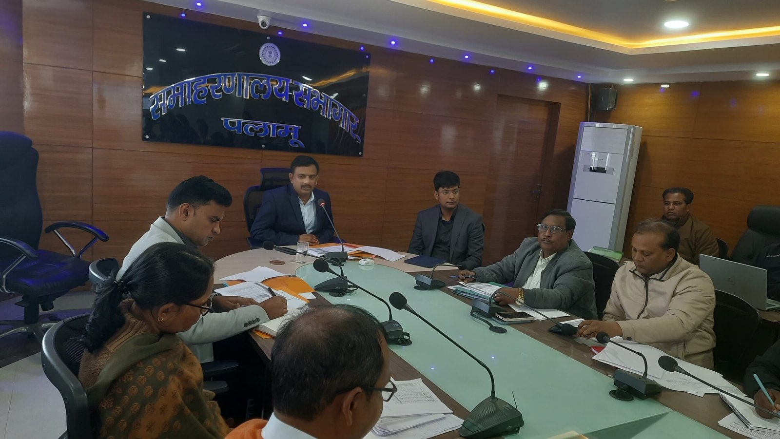 ई-विद्यावाहिनी पोर्टल पर बच्चों व शिक्षकों का अटेंडेंस अनिवार्य रूप से बनवाना सुनिश्चित करें:उपायुक्त ई-विद्यावाहिनी पोर्टल पर बच्चों व शिक्षकों का अटेंडेंस अनिवार्य रूप से बनवाना सुनिश्चित करें:उपायुक्त