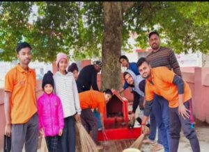 मंदिर में चलाया गया स्वच्छता अभियान