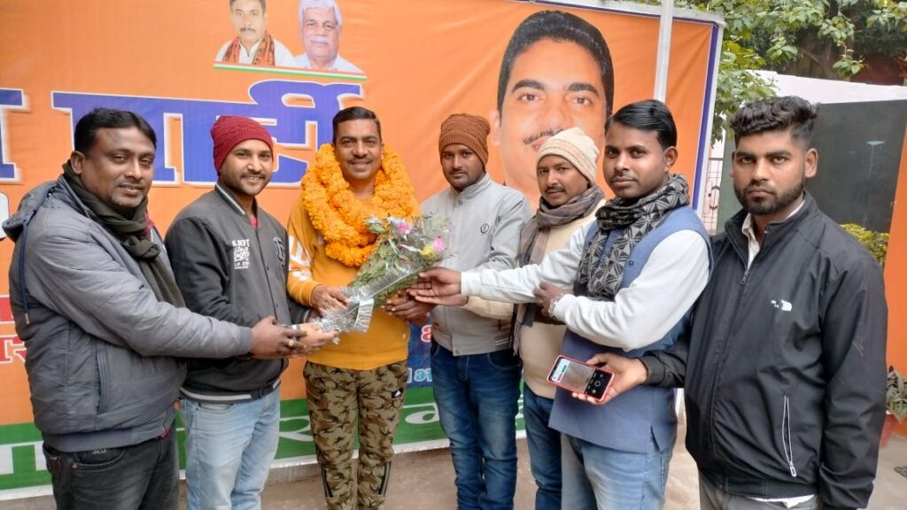 विधायक भानु प्रताप शाही को प्रदेश उपाध्यक्ष बनने पर भाजपा कार्यकर्ताओं में खुशी: मिठाई खिलाकर दिये बधाई l विधायक भानु प्रताप शाही को प्रदेश उपाध्यक्ष बनने पर भाजपा कार्यकर्ताओं में खुशी: मिठाई खिलाकर दिये बधाई l