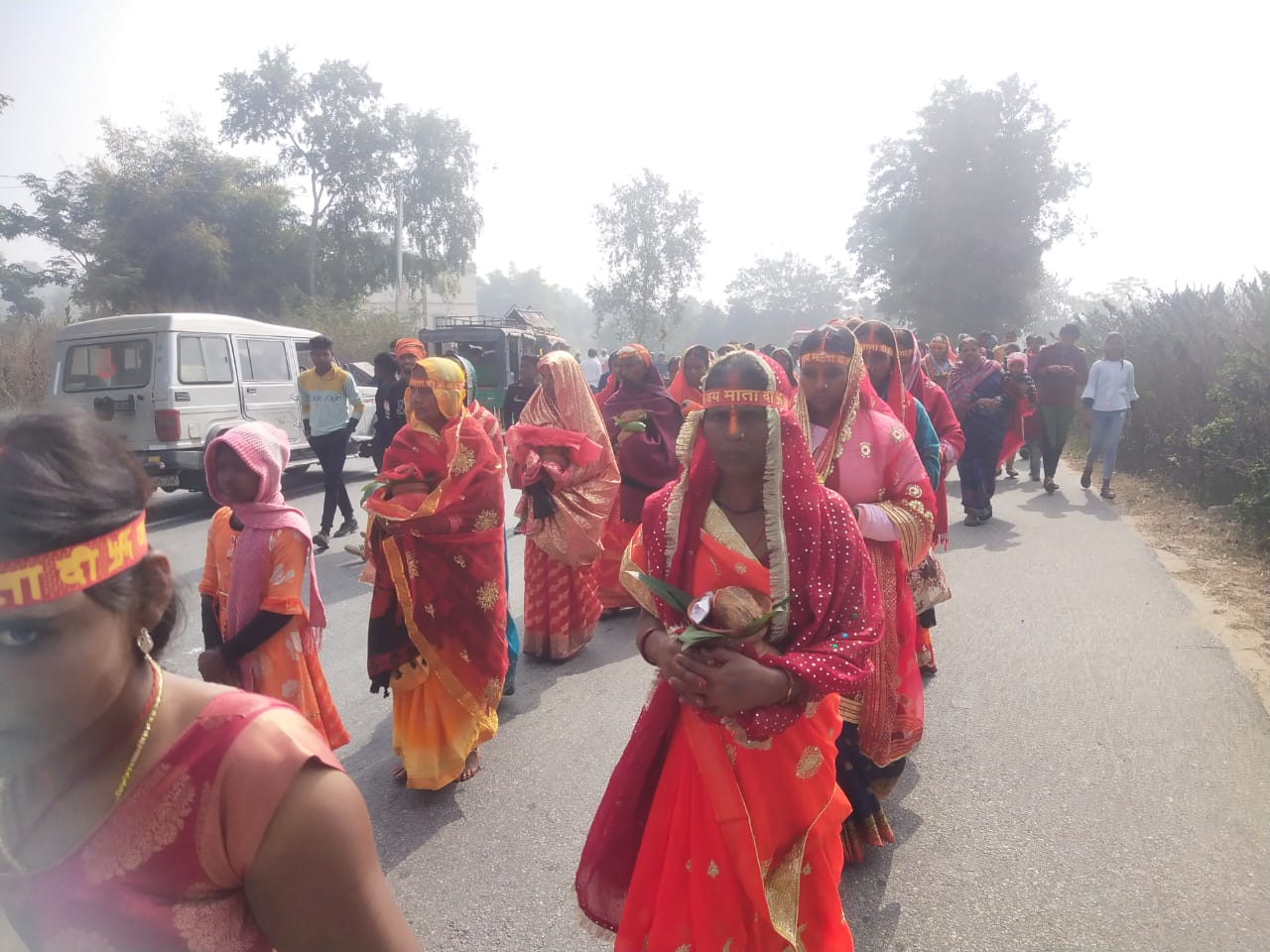 इटको देवी मंडप का प्राण प्रतिष्ठा को लेकर निकाली गई शोभायात्रा