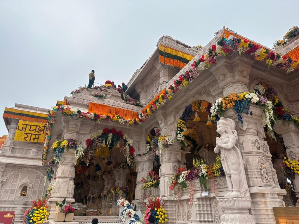 Ayodhya Ram Mandir की कुछ तस्वीर: देखें लाइव Ayodhya Ram Mandir की कुछ तस्वीर: देखें लाइव