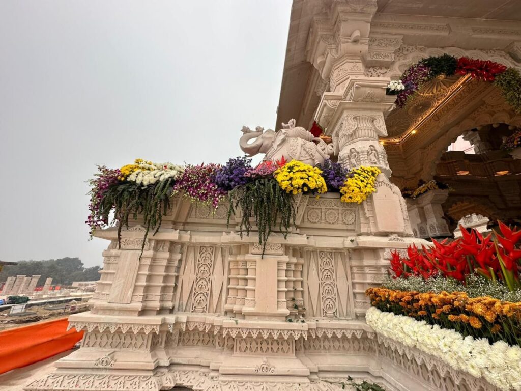 Ayodhya Ram Mandir की कुछ तस्वीर: देखें लाइव Ayodhya Ram Mandir की कुछ तस्वीर: देखें लाइव