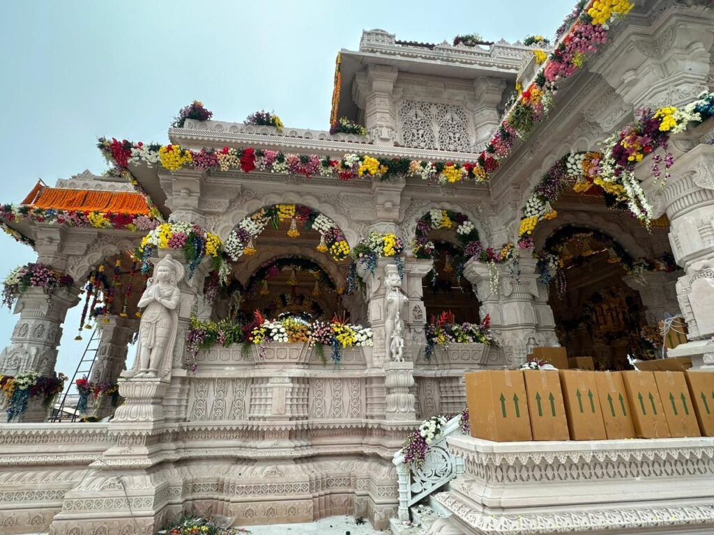 Ayodhya Ram Mandir की कुछ तस्वीर: देखें लाइव Ayodhya Ram Mandir की कुछ तस्वीर: देखें लाइव