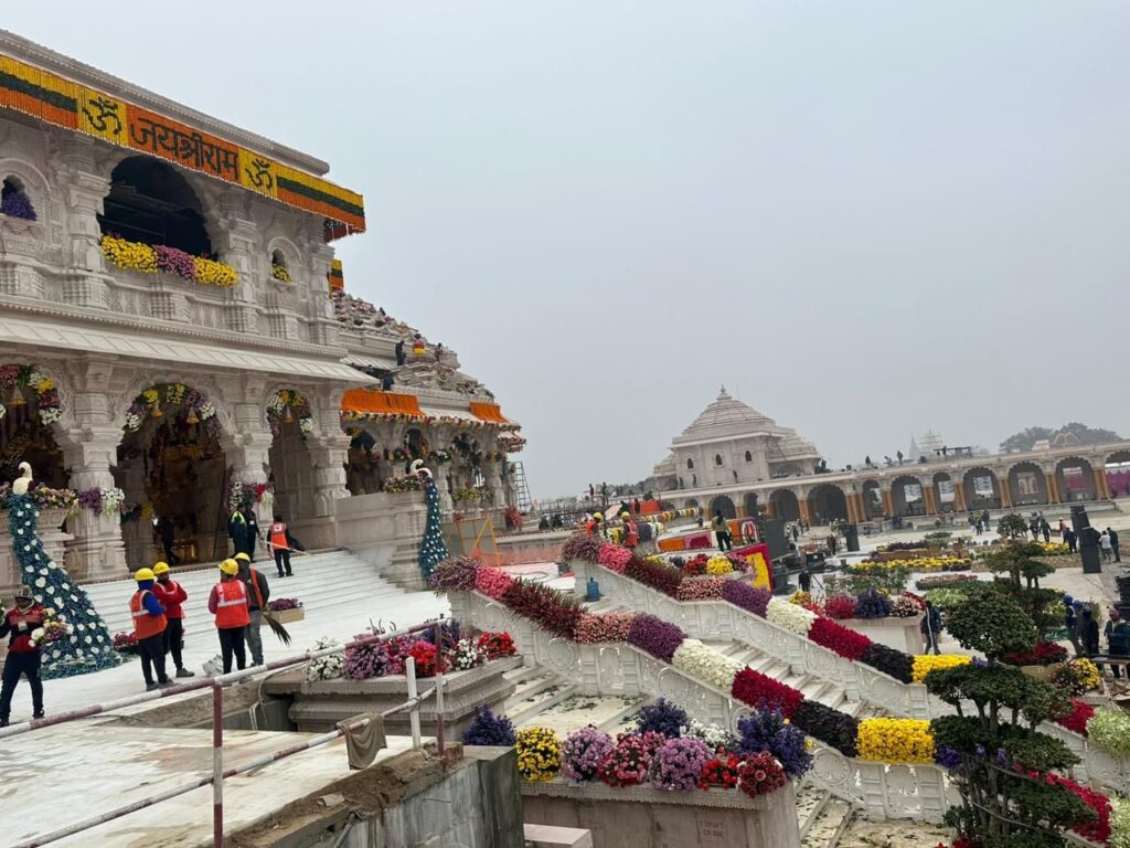 Ayodhya Ram Mandir की कुछ तस्वीर: देखें लाइव Ayodhya Ram Mandir की कुछ तस्वीर: देखें लाइव