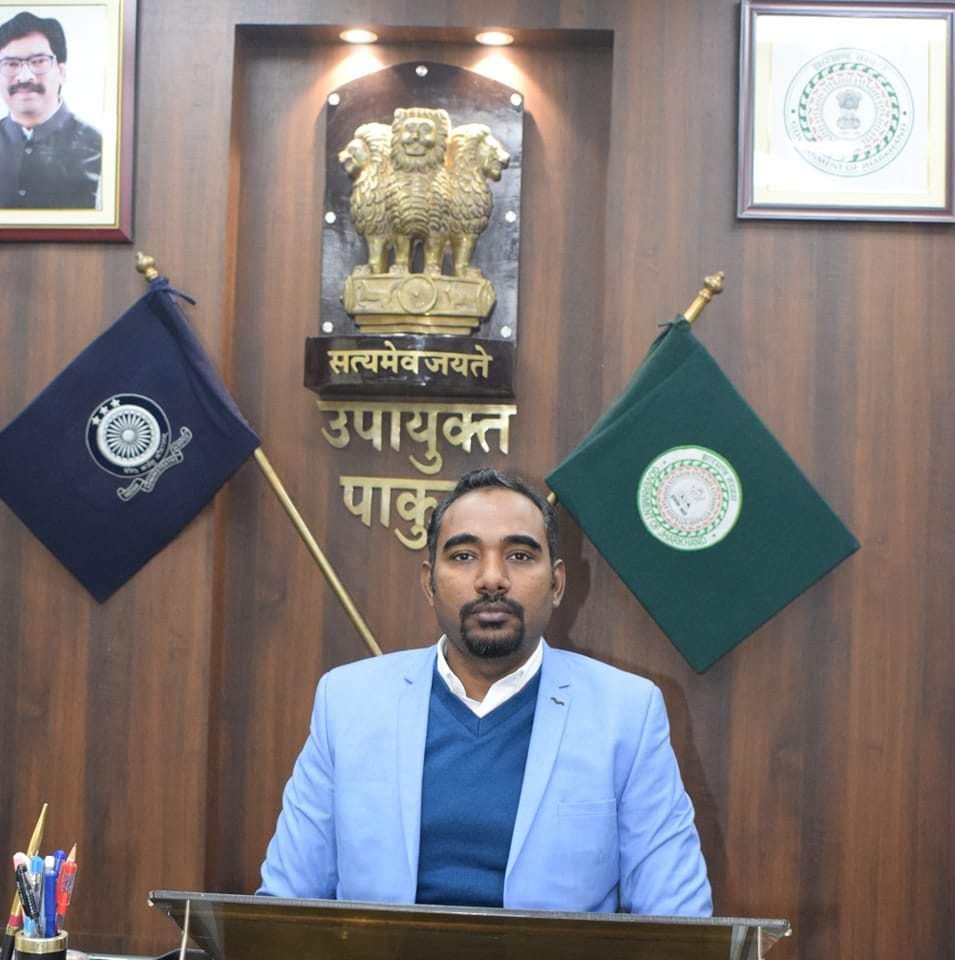 1014 मतदान केंद्रों पर जिले के 8 लाख 26 हजार 980 मतदाता अपने मताधिकार का प्रयोग करेंगे:उपायुक्त 1014 मतदान केंद्रों पर जिले के 8 लाख 26 हजार 980 मतदाता अपने मताधिकार का प्रयोग करेंगे:उपायुक्त