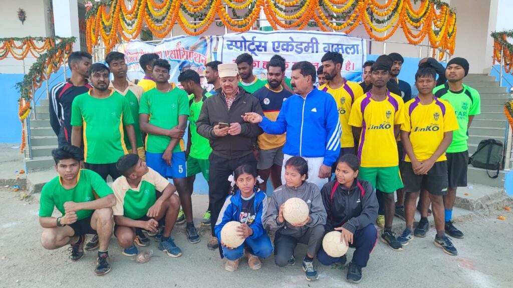 गणतंत्र दिवस पर स्पोर्ट्स अकादमी ने खेलकूद का किया आयोजन , विजेताओं को पुरस्कार बांटा गणतंत्र दिवस पर स्पोर्ट्स अकादमी ने खेलकूद का किया आयोजन , विजेताओं को पुरस्कार बांटा