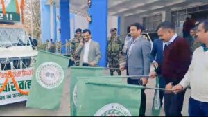 डीसी ने हरि झंडी दिखाकर एलइडी वैन को किया रवाना