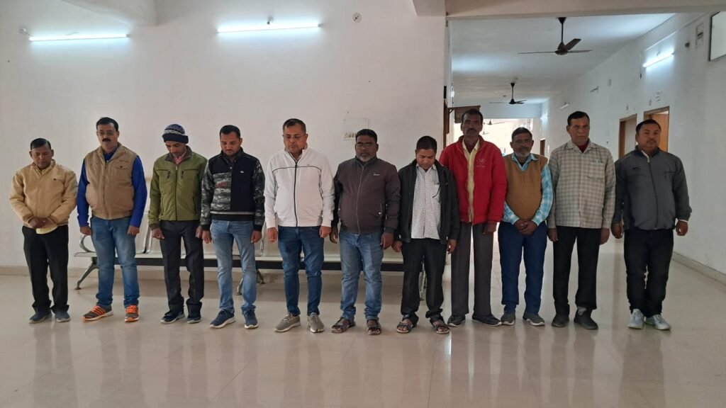 शहीदों की स्मृति में आयुक्त कार्यालय के पदाधिकारी एवं कर्मियों ने रखा दो मिनट का मौन शहीदों की स्मृति में आयुक्त कार्यालय के पदाधिकारी एवं कर्मियों ने रखा दो मिनट का मौन
