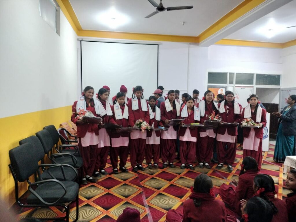 चिल्ड्रेन एकेडमी रन्हें में हुआ करियर काउंसलिंग सह विदाई समारोह का आयोजन