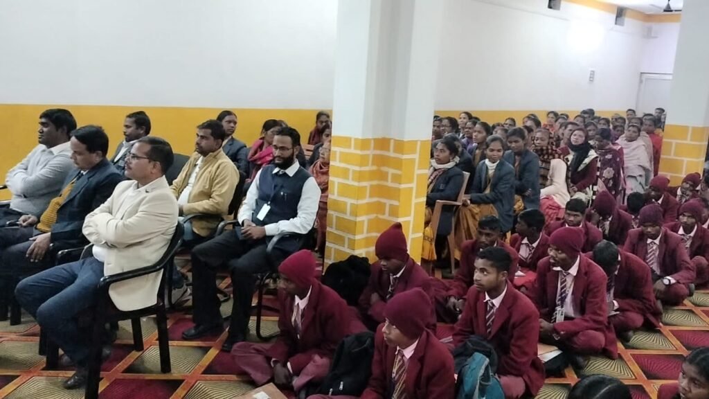 चिल्ड्रेन एकेडमी रन्हें में हुआ करियर काउंसलिंग सह विदाई समारोह का आयोजन