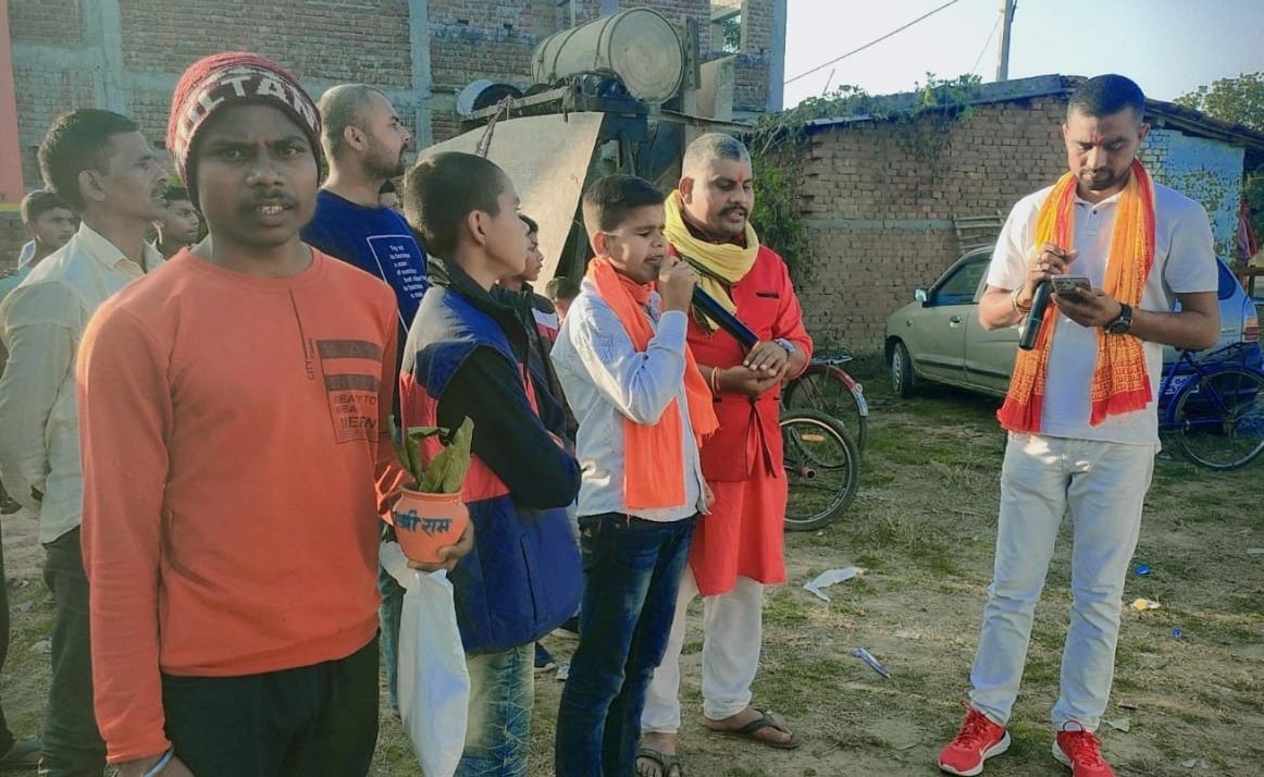 श्री राम जन्म भूमि अयोध्या से आए पवित्र अक्षत का वितरण बजरंग दल के द्वारा किया गया श्री राम जन्म भूमि अयोध्या से आए पवित्र अक्षत का वितरण बजरंग दल के द्वारा किया गया