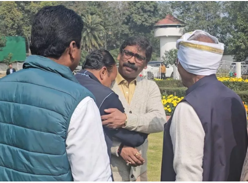 Ranchi LIVE Updates: हेमंत सोरेन से ईडी ने की पूछताछ Ranchi LIVE Updates: हेमंत सोरेन से ईडी ने की पूछताछ