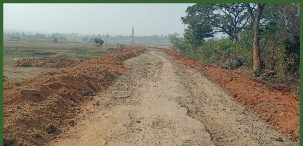पालाजोरी मुख्य सड़क से पहाड़ गोड़ा होते हुए लायबनी गांव तक निर्माणाधीन सड़क में भारी अनियमितता बरतने का आरोप। पालाजोरी मुख्य सड़क से पहाड़ गोड़ा होते हुए लायबनी गांव तक निर्माणाधीन सड़क में भारी अनियमितता बरतने का आरोप।