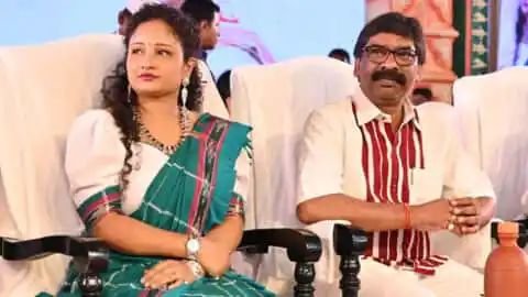Jharkhand:सत्तारूढ़ झारखंड मुक्ति मोर्चा (झामुमो) में एक विधायक के इस्तीफे के बाद राजनीतिक सरगर्मी तेज:पत्नी कल्पना को CM बना सकते हैं हेमंत सोरेन, Jharkhand:सत्तारूढ़ झारखंड मुक्ति मोर्चा (झामुमो) में एक विधायक के इस्तीफे के बाद राजनीतिक सरगर्मी तेज:पत्नी कल्पना को CM बना सकते हैं हेमंत सोरेन,