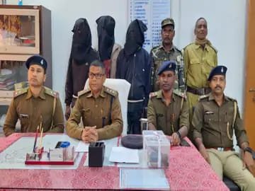 पालकोर्ट के बांदोडीह जंगल से पुलिस ने दबोचा, बड़ी घटना को अंजाम देने की थी तैयारी, जेल भेजे गए पालकोर्ट के बांदोडीह जंगल से पुलिस ने दबोचा, बड़ी घटना को अंजाम देने की थी तैयारी, जेल भेजे गए