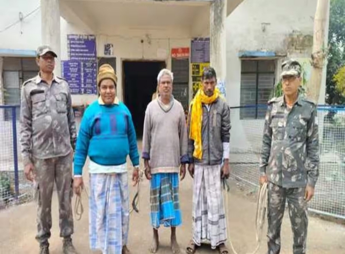 न्यायालय के निर्देश पर तीन व्यक्ति गिरफ्तार,भेजा जेल न्यायालय के निर्देश पर तीन व्यक्ति गिरफ्तार,भेजा जेल