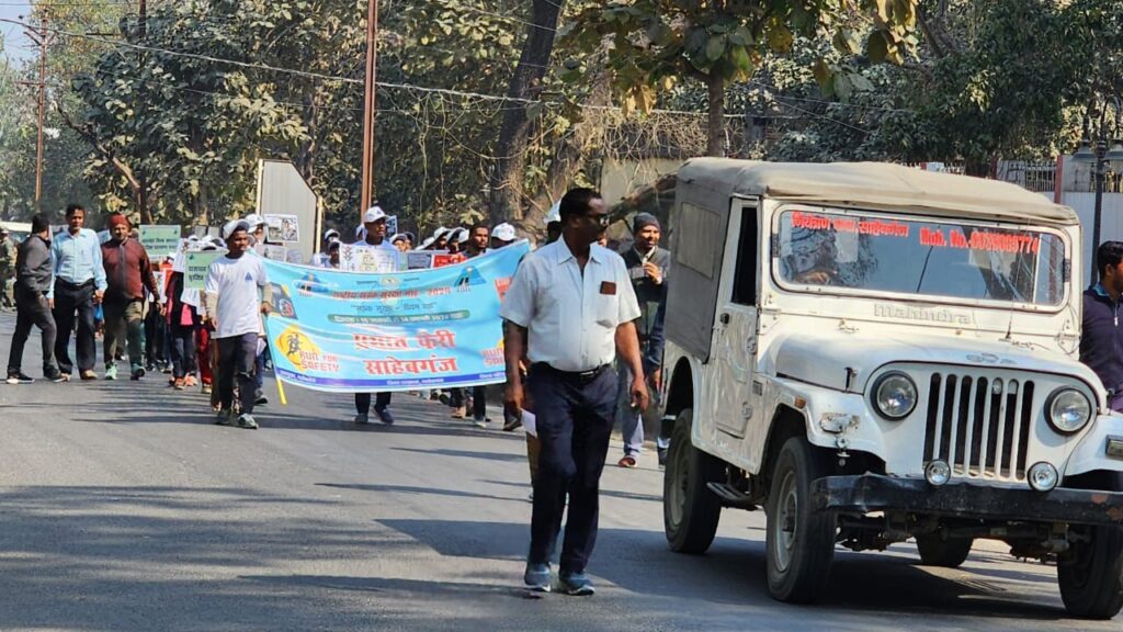 सड़क सुरक्षा को लेकर आयोजित किया गया जागरूकता अभियान