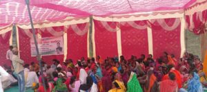 मनिका प्रखंड क्षेत्र में भ्रष्टाचारी के विरोध में धरना प्रदर्शन। अबुआ वास में भी भारी लूट