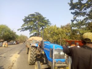 नियमों को ताक पर रख धड़ल्ले से नदी से अवैध खनन कर रहे माफिया