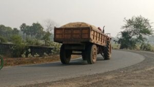 बालू माफिया ट्रेक्टर द्वारा बालू तस्करी कर के भेज रहे बंगाल एवं अन्य जिला