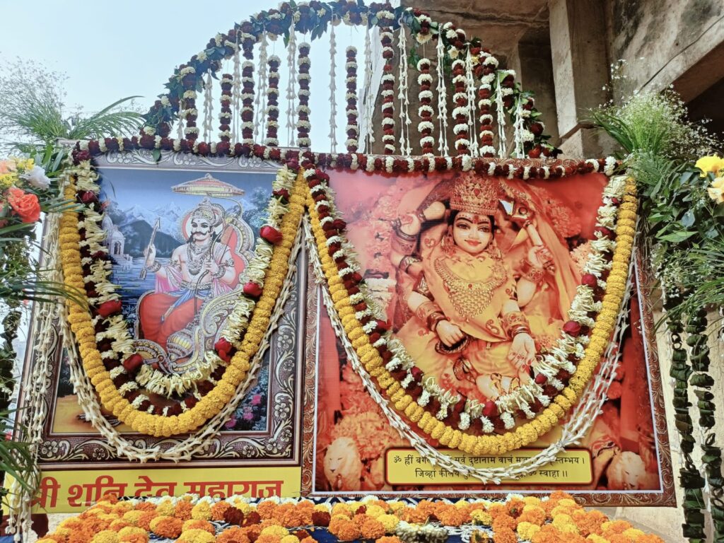 शिव शनिदेव मंदिर का कलश यात्रा के साथ दो दिवसीय वार्षिकोत्सव आरंभ:कलश यात्रा में उमड़ी श्रद्धालुओं की भीड़ शिव शनिदेव मंदिर का कलश यात्रा के साथ दो दिवसीय वार्षिकोत्सव आरंभ:कलश यात्रा में उमड़ी श्रद्धालुओं की भीड़