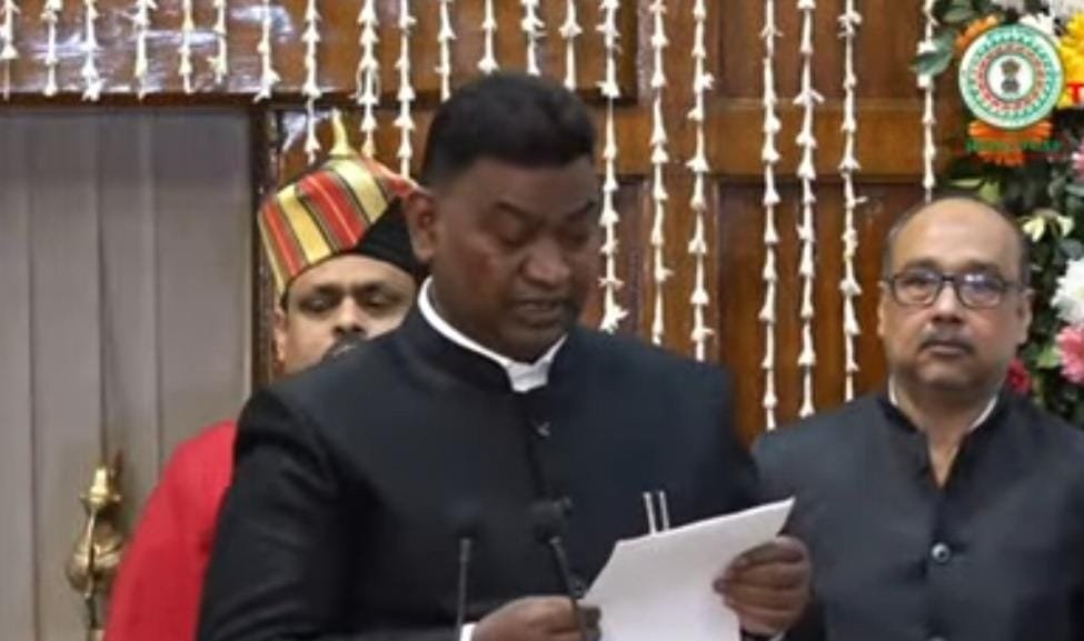 चंपई सोरेन ने झारखंड के 12वें मुख्यमंत्री के रूप में शुक्रवार को शपथ ली।