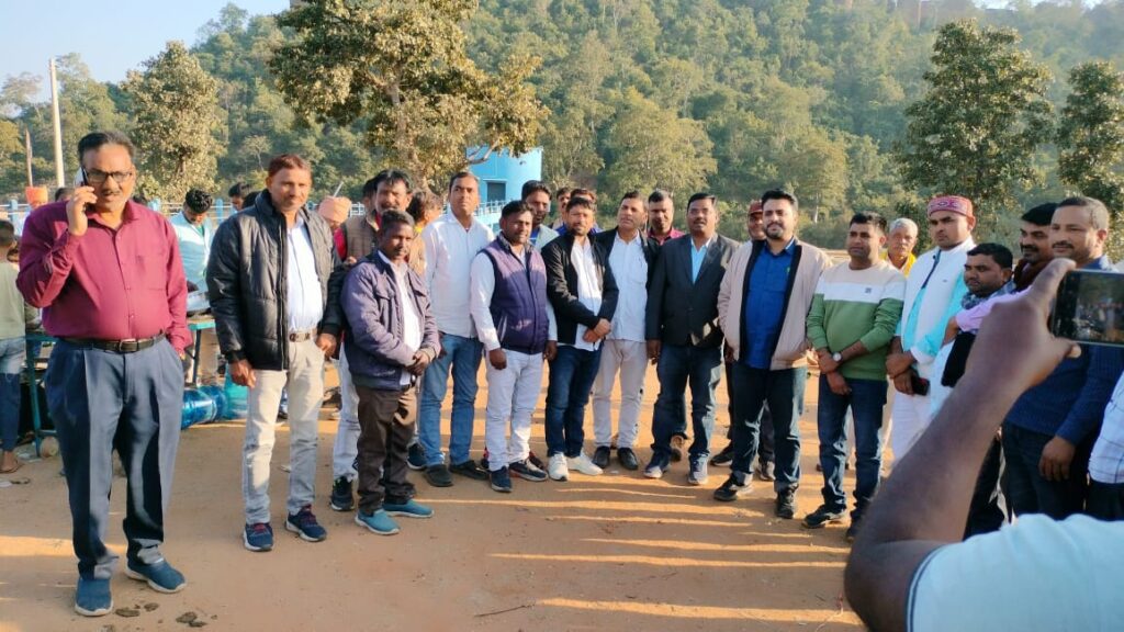 पलामू किला के फुलवरिया गांव में लिट्टी चोखा का प्रोग्राम में उमड़ा जैन सैलाब पलामू किला के फुलवरिया गांव में लिट्टी चोखा का प्रोग्राम में उमड़ा जैन सैलाब