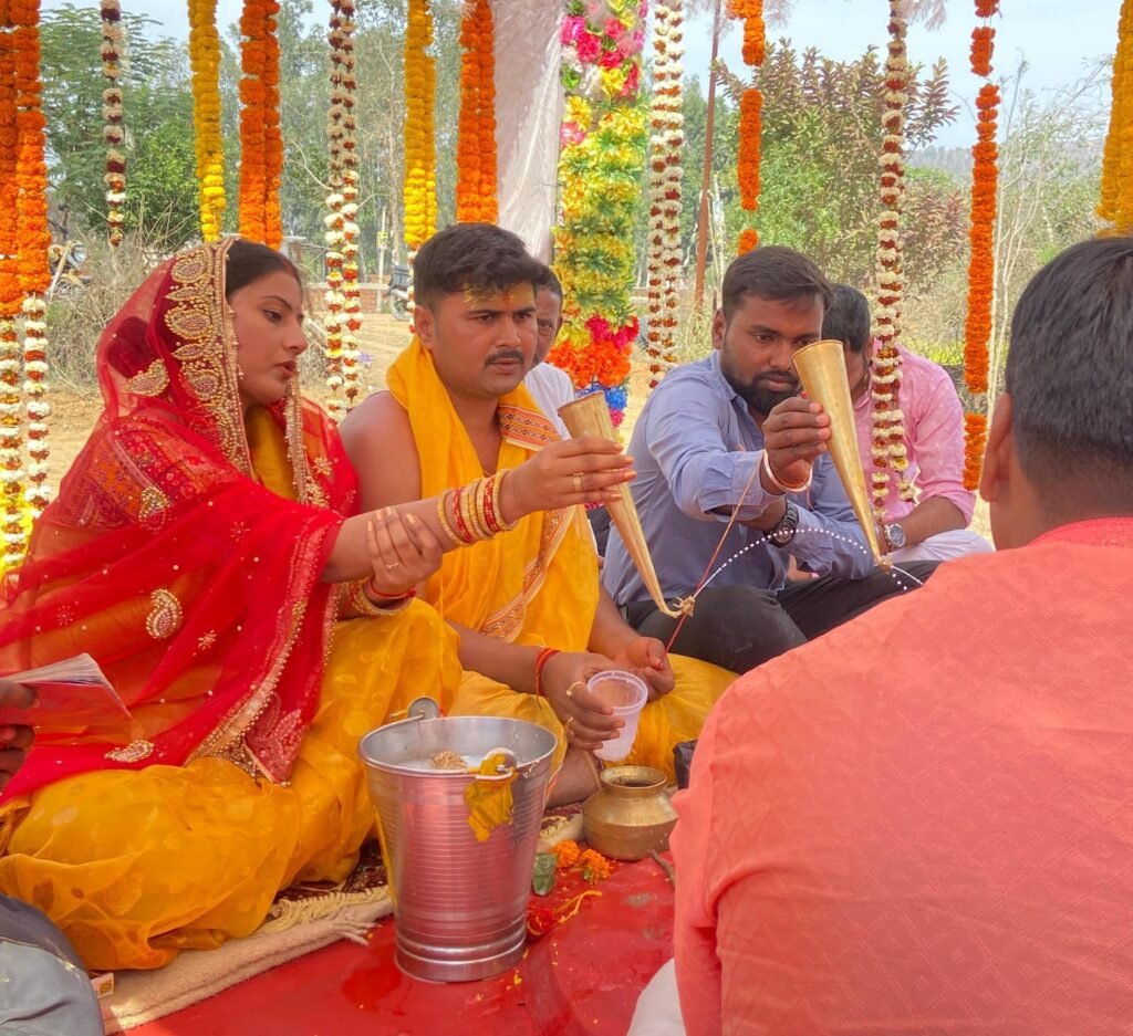 बिशुनपुरा: थाना परिसर में हुई भगवान विश्वेश्वर महादेव की प्राण प्रतिष्ठा, किया गया भंडारा का आयोजन बिशुनपुरा: थाना परिसर में हुई भगवान विश्वेश्वर महादेव की प्राण प्रतिष्ठा, किया गया भंडारा का आयोजन