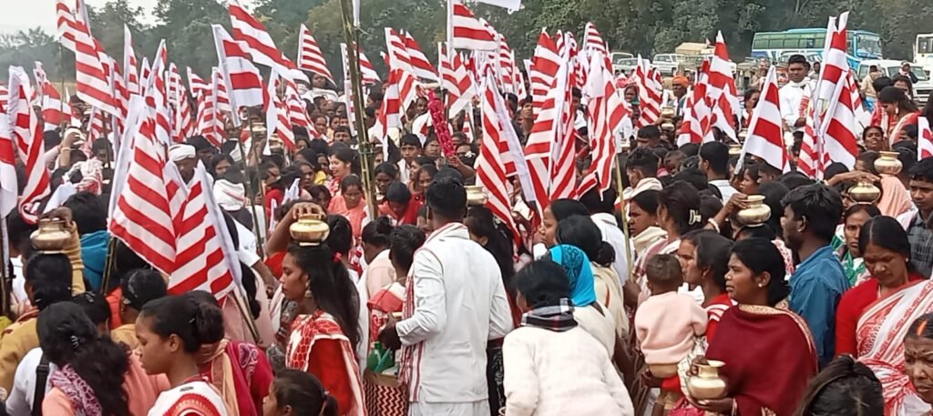 गुमला:सिरसी -ता नाले ककडो़ लता श्रृष्टि स्थल का सरना धर्मावलंबियों ने किया भ्रमण और पूजा अर्चना