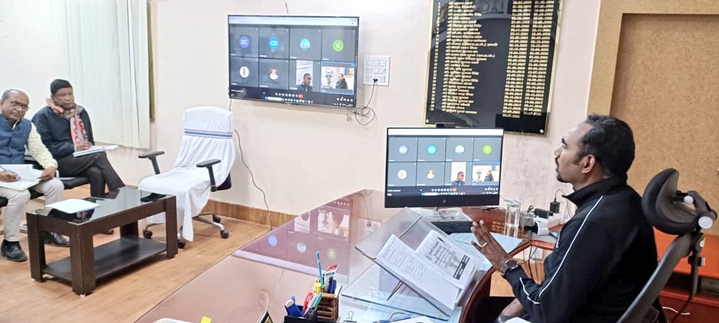 उपायुक्त ने वीडियो कांफ्रेंसिंग के माध्यम से अबुआ आवास योजना व मुख्यमंत्री राज्य वृद्धावस्था पेंशन योजना के सफल संचालन को लेकर की बैठक उपायुक्त ने वीडियो कांफ्रेंसिंग के माध्यम से अबुआ आवास योजना व मुख्यमंत्री राज्य वृद्धावस्था पेंशन योजना के सफल संचालन को लेकर की बैठक