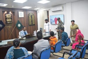 जनता दरबार का आयोजन कर उपायुक्त ने सुनी लोगों की समस्याएं