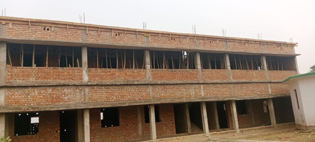 उच्च विद्यालय भवन निर्माण मे ढिलाई,चार वर्षों मे नहीं बन पाया भवन उच्च विद्यालय भवन निर्माण मे ढिलाई,चार वर्षों मे नहीं बन पाया भवन
