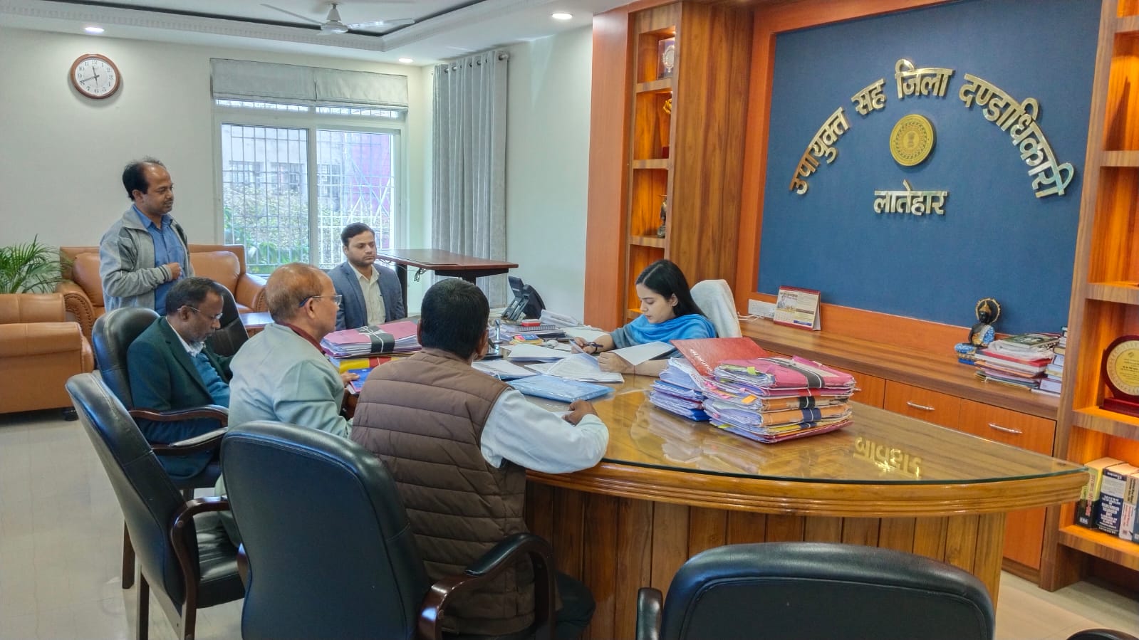 फ्लोराईड युक्त पानी पीने से ग्रामीणों के बीमार एवं दिव्यांग होने संबंधित मामले में उपायुक्त गरिमा सिंह ने लिया संज्ञान,दिया निर्देश