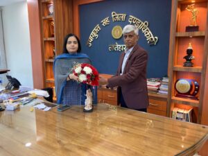 लातेहार उपायुक्त से मिले समाजसेवी संतोष सिंह,टोरी में ओवर ब्रिज निर्माण को लेकर किया आग्रह