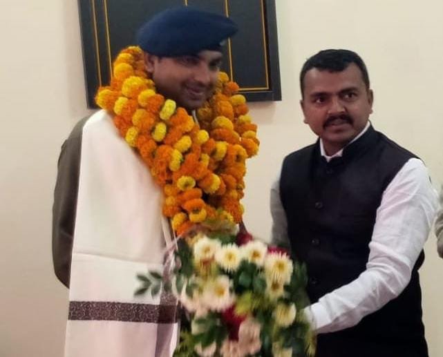 नए थाना प्रभारी रवि कुमार केशरी से शिष्टाचार मुलाकात किया: गोरखनाथ चौधरी