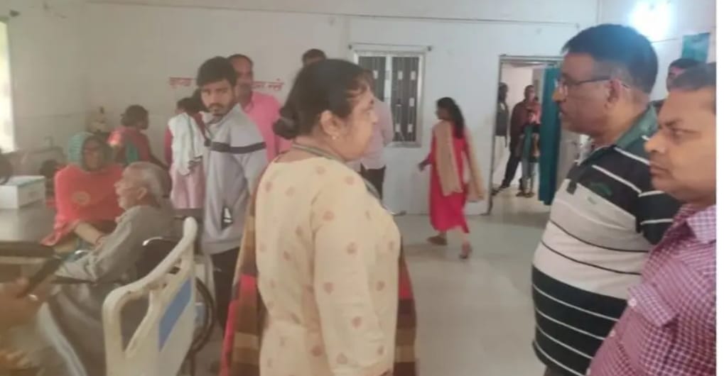 अनियंत्रित होकर पलटी पिकअप वाहन:18 घायल, 3 की स्थिति गंभीर अनियंत्रित होकर पलटी पिकअप वाहन:18 घायल, 3 की स्थिति गंभीर
