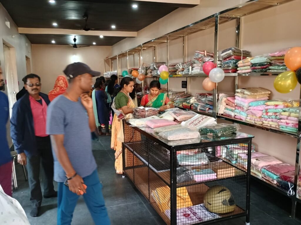 हेमतपुर में राज टैक्सटाइल वस्त्रालय का हुआ उद्घाटन, फैंसी और ब्रांडेड कपड़े उचित मूल्य पर उपलब्ध। हेमतपुर में राज टैक्सटाइल वस्त्रालय का हुआ उद्घाटन, फैंसी और ब्रांडेड कपड़े उचित मूल्य पर उपलब्ध।